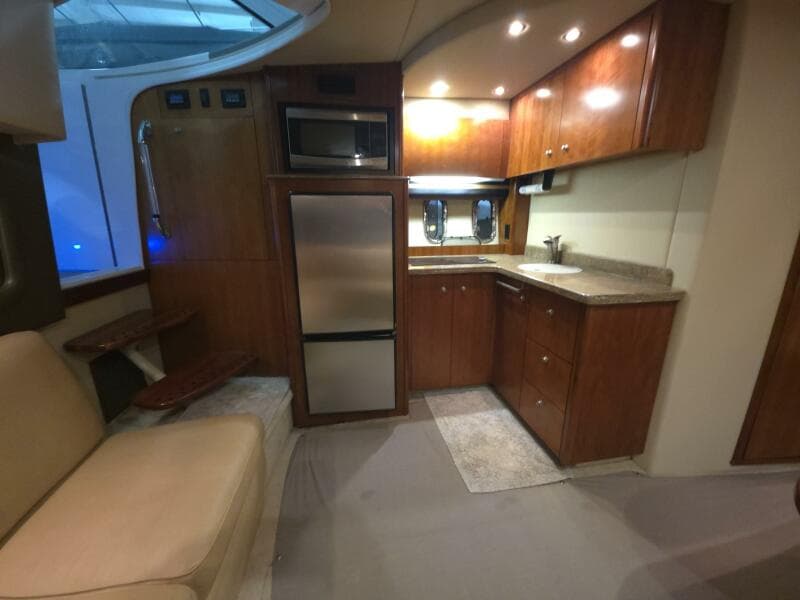 2008 Cruisers Yachts 