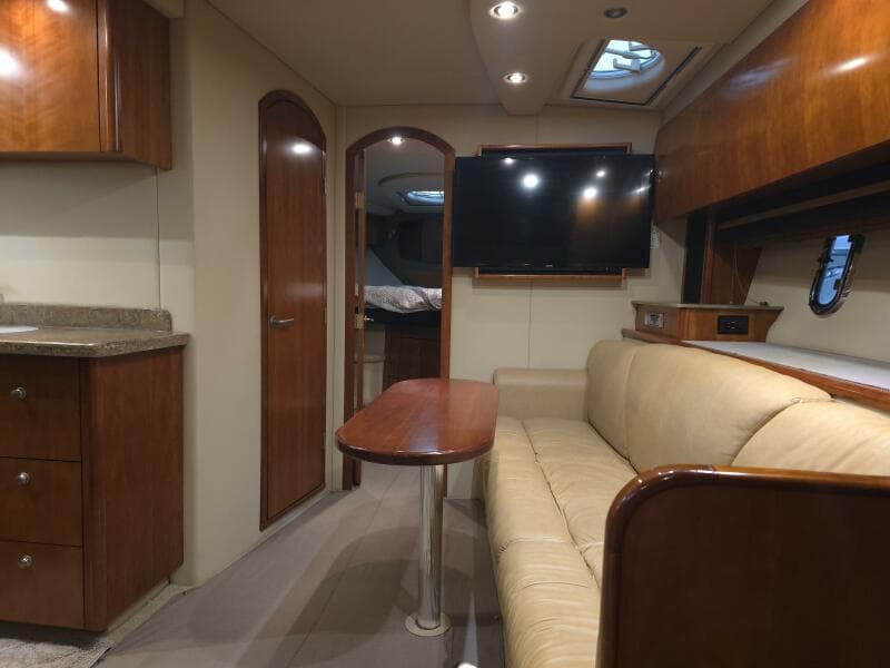 2008 Cruisers Yachts 