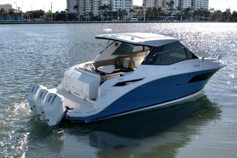 Sea Ray 32 - Exterior Profile