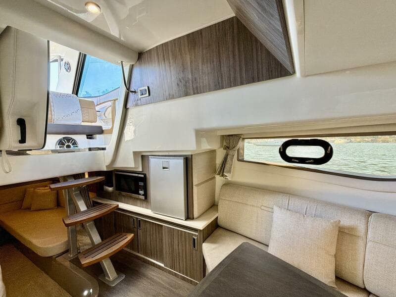 Sea Ray 32 - Salon