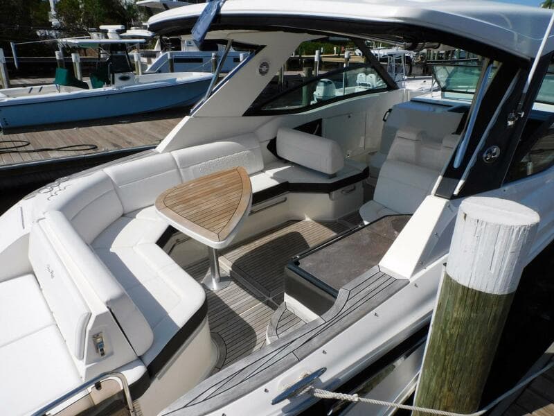 2018 Sea Ray Sundancer 320