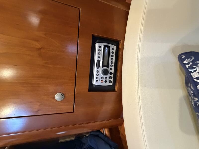 2007 Cruisers Yachts 370 Express