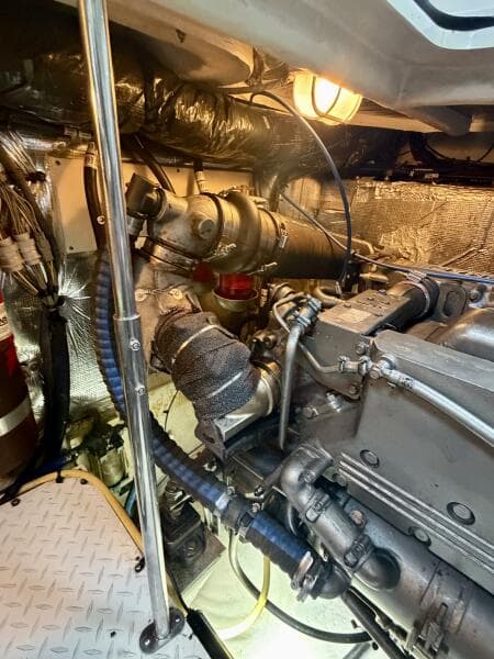 2007 Cruisers Yachts 370 Express