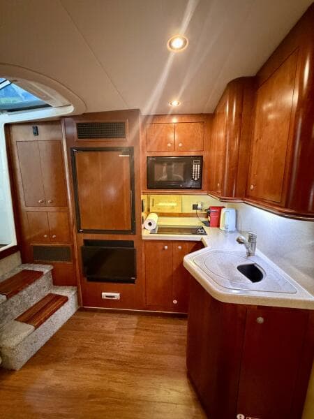 2007 Cruisers Yachts 370 Express