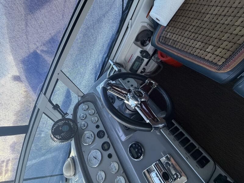 2007 Cruisers Yachts 370 Express