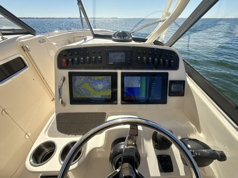 2016 Grady-White 307 Freedom