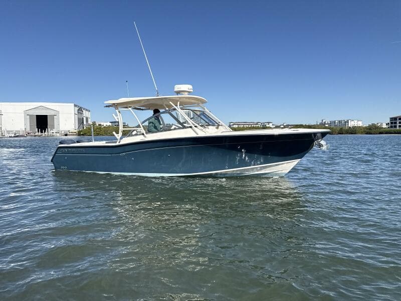 2016 Grady-White 307 Freedom