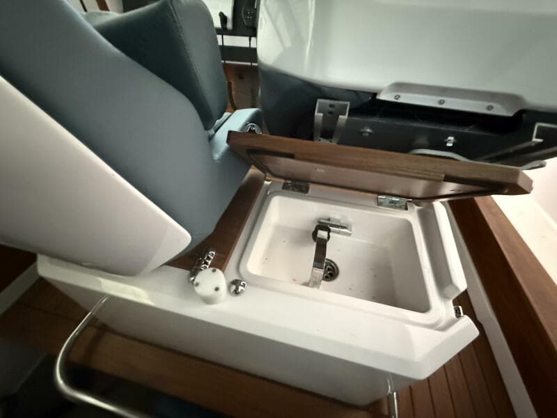 2022 Axopar 28 Cabin