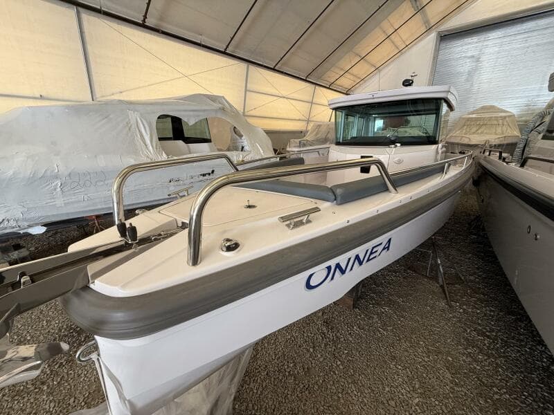 2022 Axopar 28 Cabin