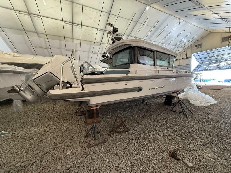 2022 Axopar 28 Cabin