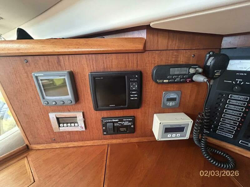 54' Jeanneau nav station electronics