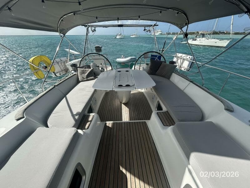 54' Jeanneau cockpit aft