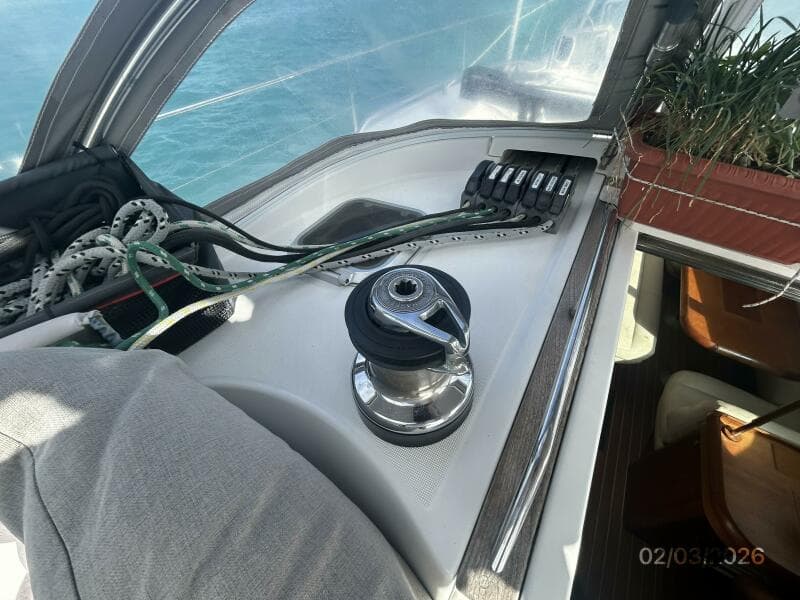 54' Jeanneau cockpit port forward