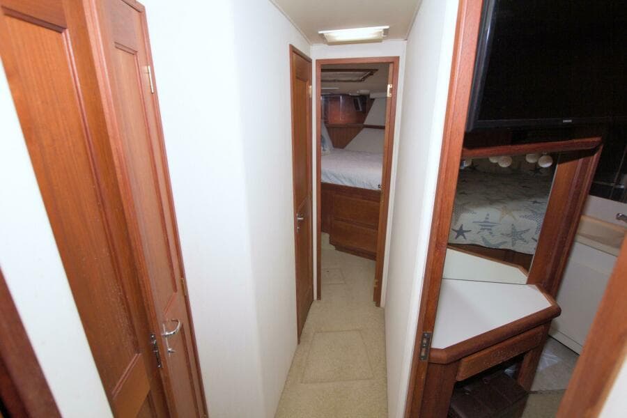 1990 Viking 53 Convertible