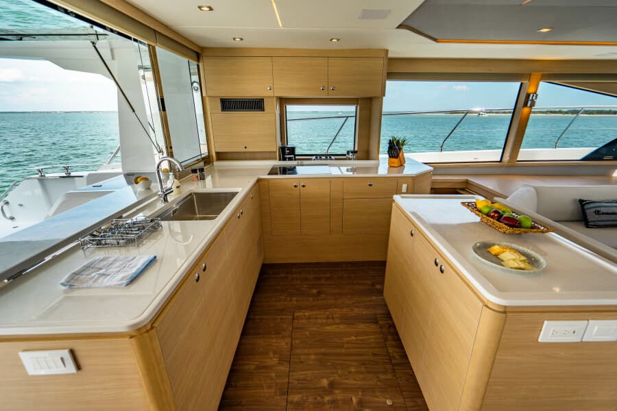 2024 Aquila 54 Yacht