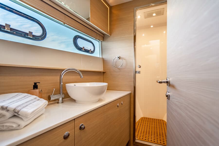 2024 Aquila 54 Yacht