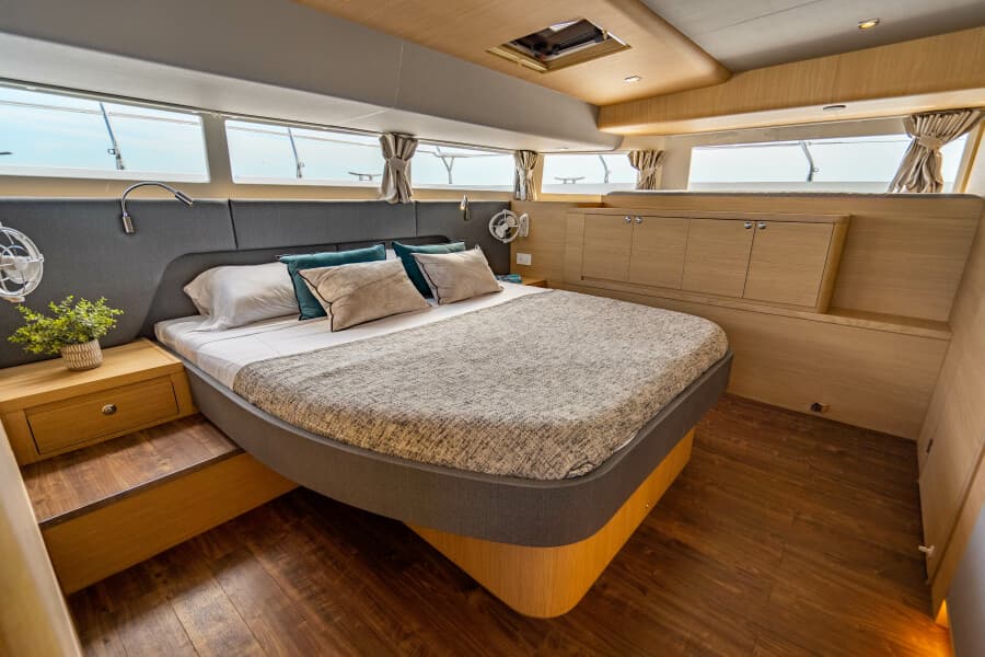 2024 Aquila 54 Yacht