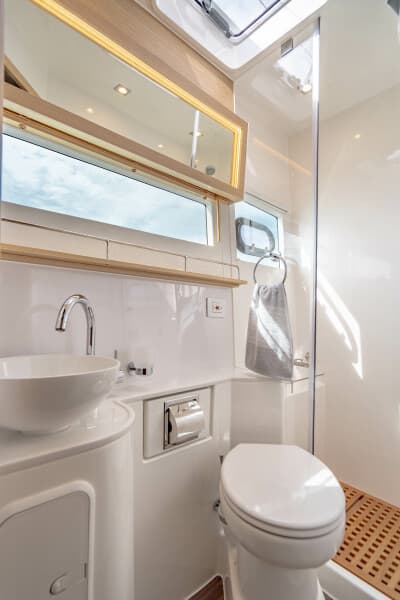 2024 Aquila 54 Yacht
