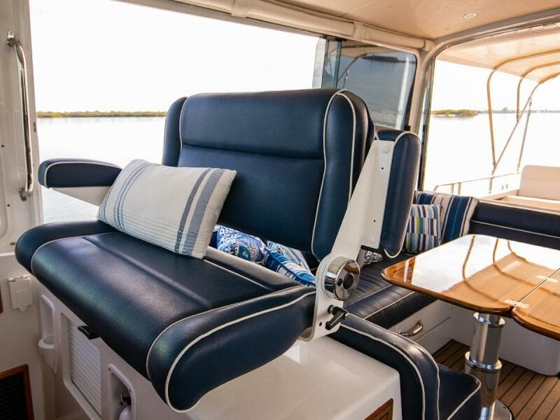 Helm Seat