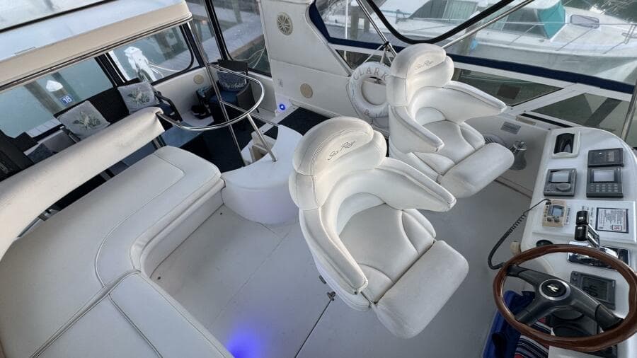 Flybridge Looking Port