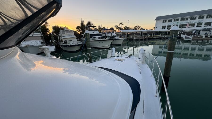 Bow Side Deck Walkaround