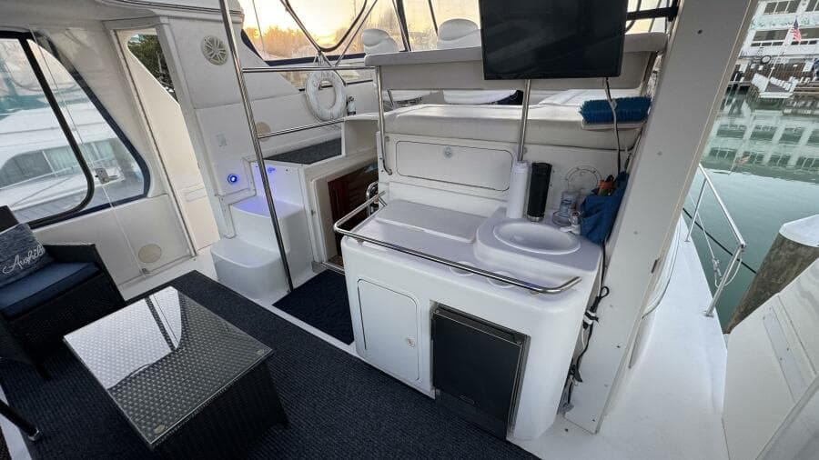 Aft Sun Deck Wet Bar