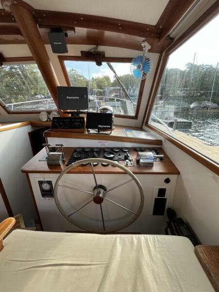 Miracle starboard lower helm