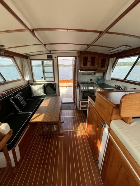 Miracle salon looking aft