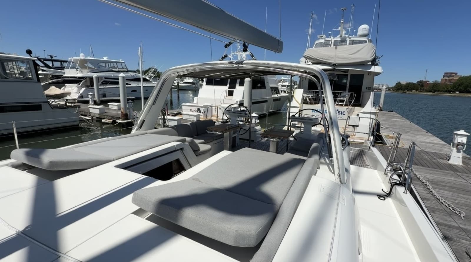 2022 Beneteau Oceanis Yacht 54