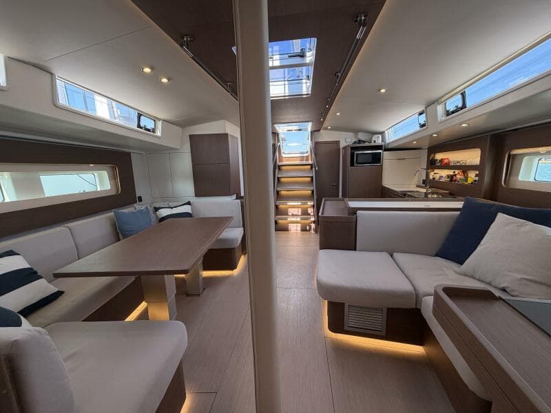 2022 Beneteau Oceanis Yacht 54