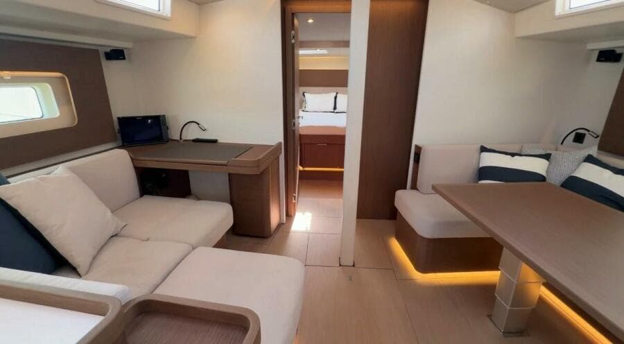 2022 Beneteau Oceanis Yacht 54