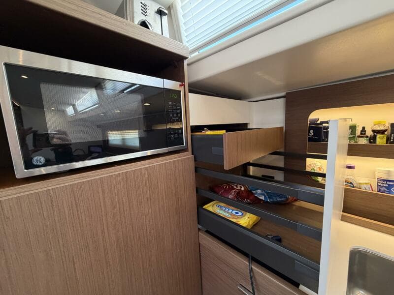 2022 Beneteau Oceanis Yacht 54