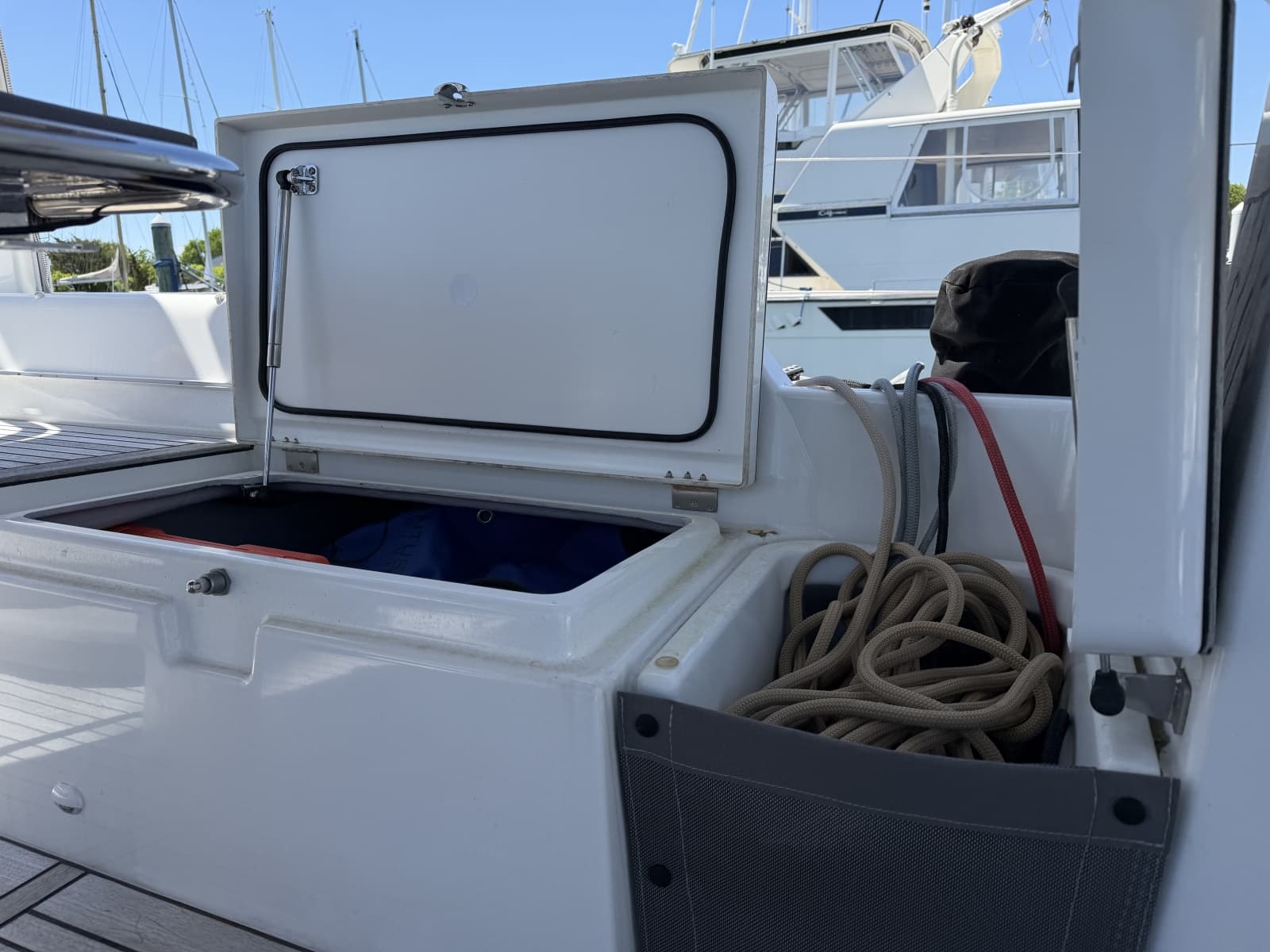 2022 Beneteau Oceanis Yacht 54