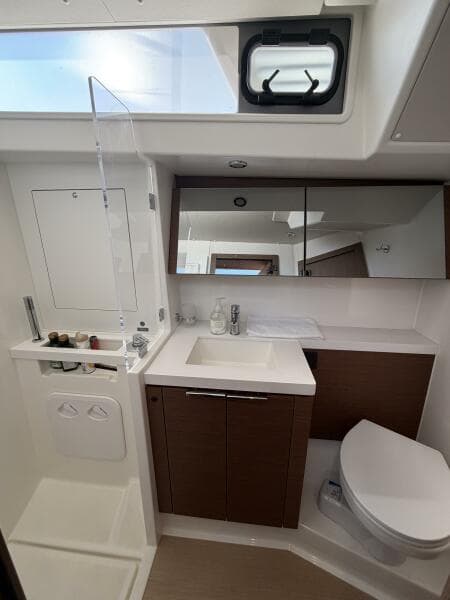 2022 Beneteau Oceanis Yacht 54