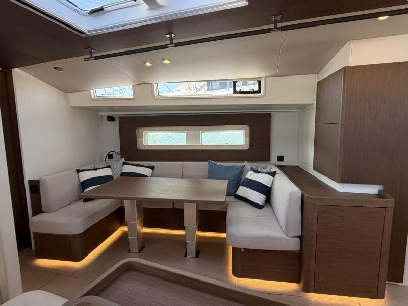 2022 Beneteau Oceanis Yacht 54