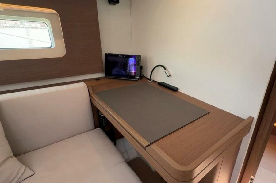 2022 Beneteau Oceanis Yacht 54