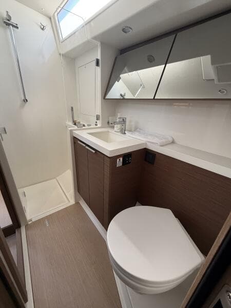 2022 Beneteau Oceanis Yacht 54
