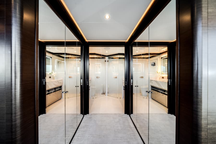2022 Ocean Alexander 37L