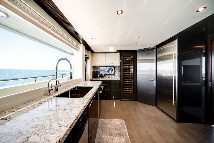 2022 Ocean Alexander 37L