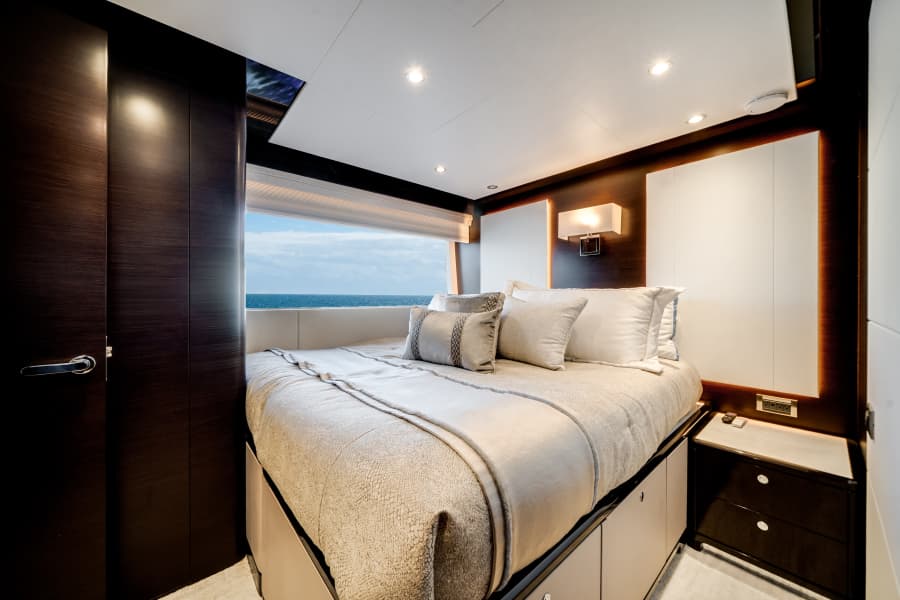 2022 Ocean Alexander 37L