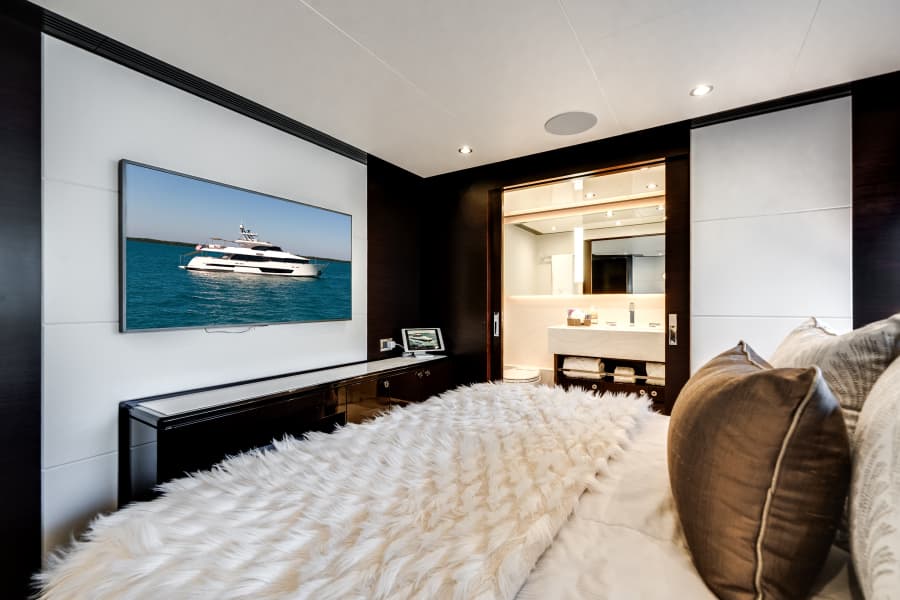 2022 Ocean Alexander 37L