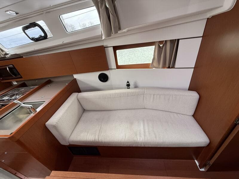 2018 Beneteau Oceanis 35.1 