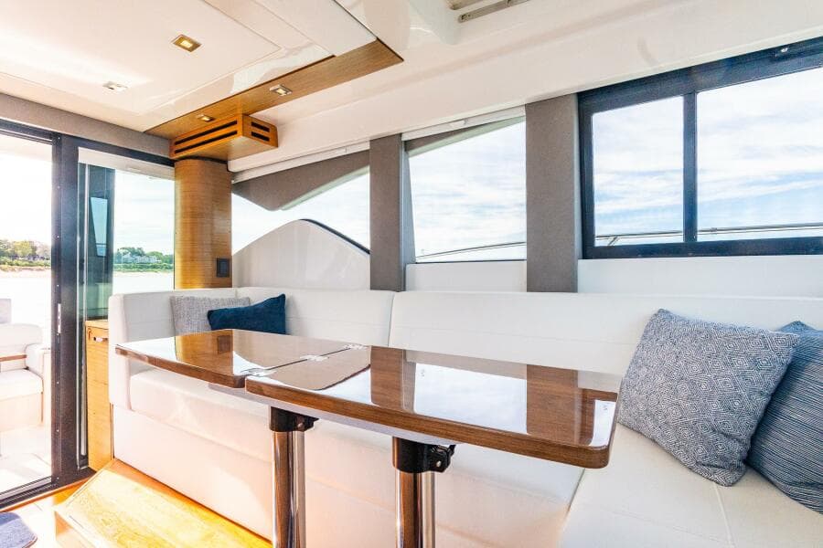 2022 Tiara Yachts 39 Coupe