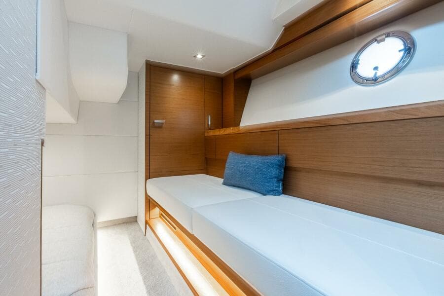2022 Tiara Yachts 39 Coupe
