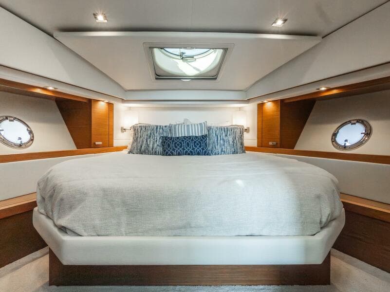 2022 Tiara Yachts 39 Coupe