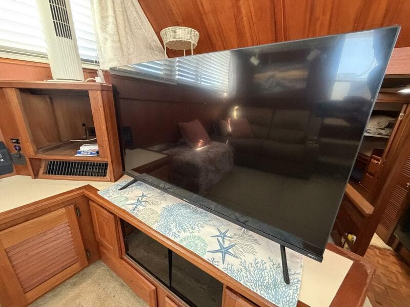 1987 Viking 44 Motor Yacht