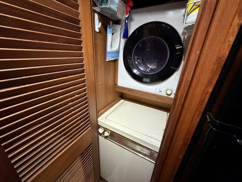 1987 Viking 44 Motor Yacht