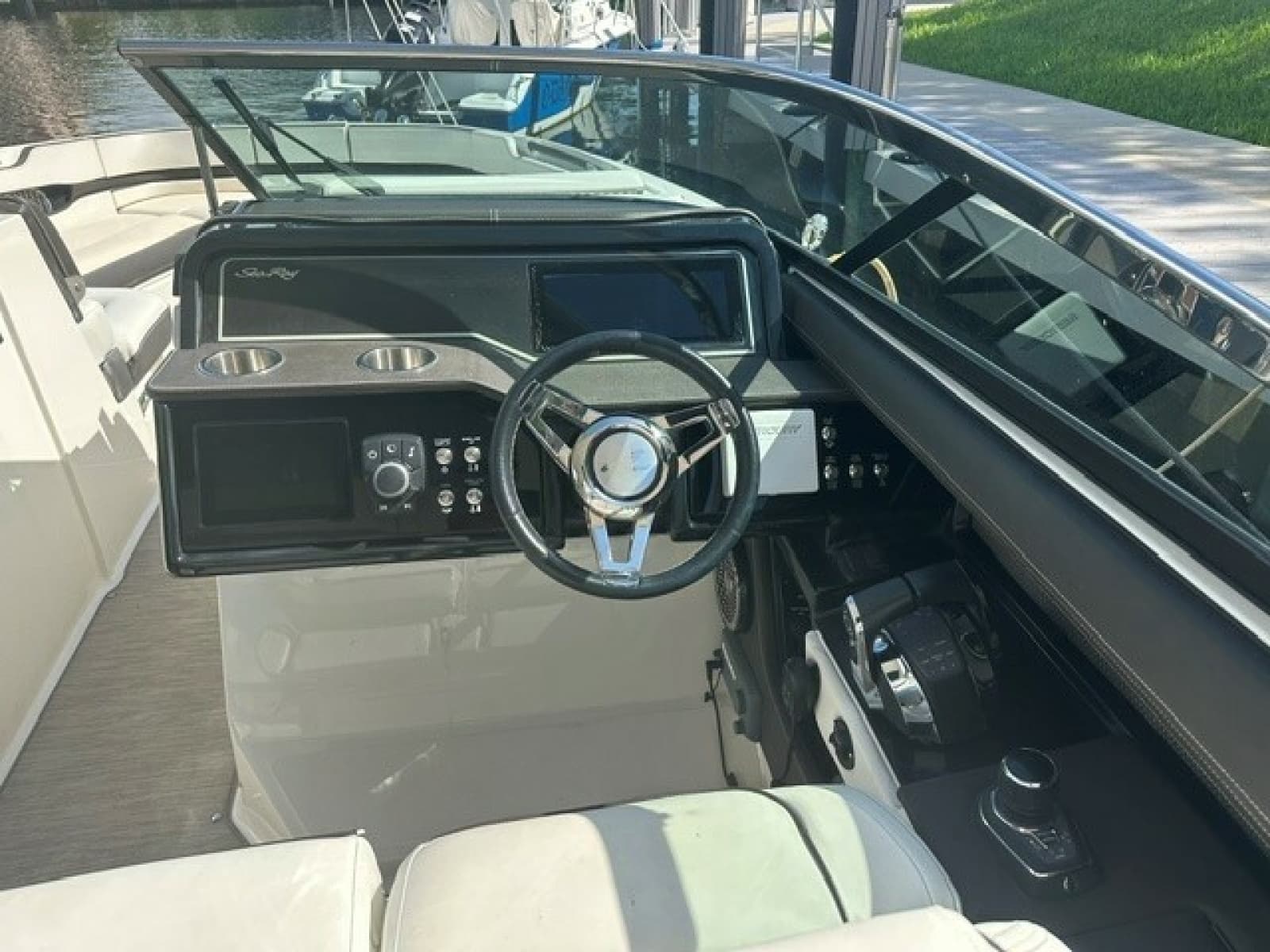 2018 Sea Ray SLX 310 - Sales Therapy