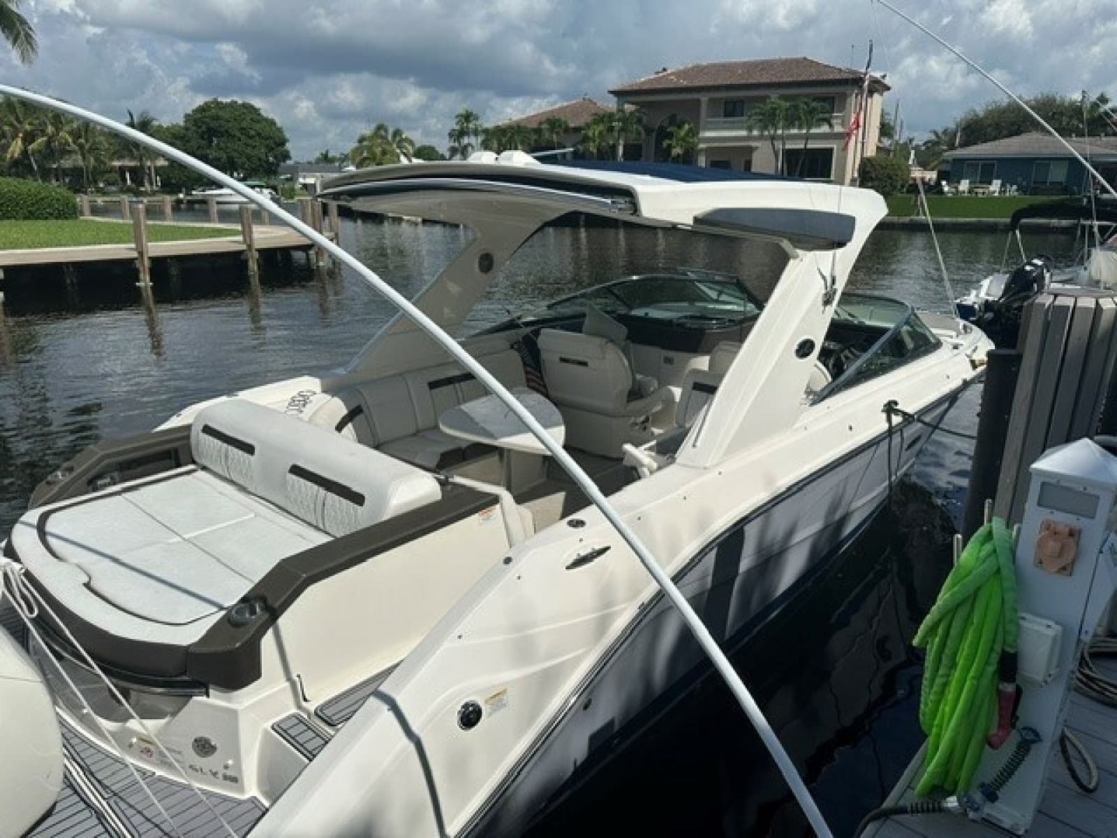 2018 Sea Ray SLX 310 - Sales Therapy