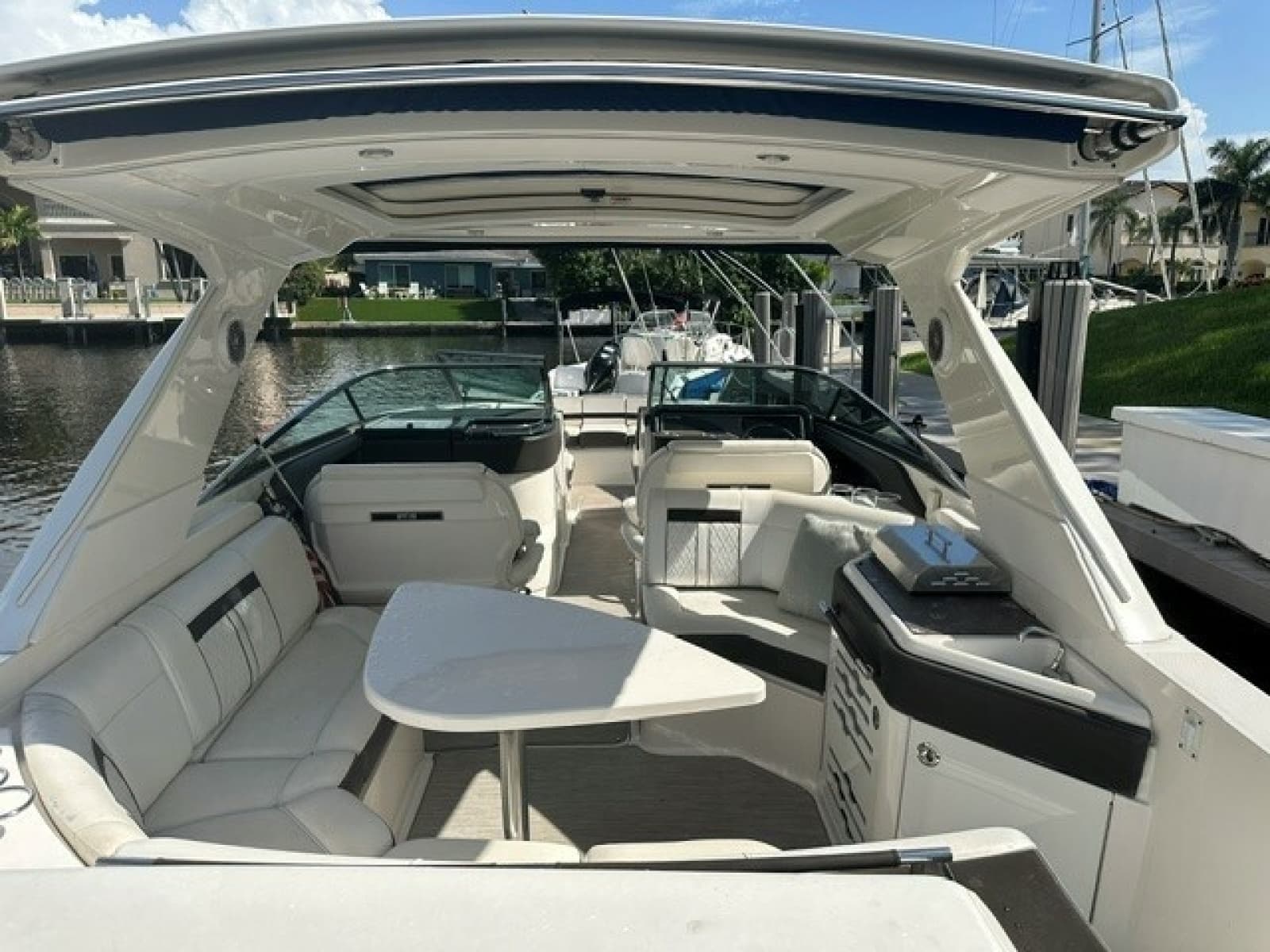 2018 Sea Ray SLX 310 - Sales Therapy